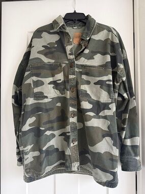 Gap CAMO button down shirt jacket